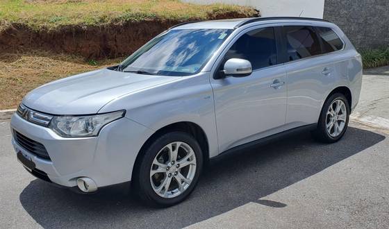 MITSUBISHI OUTLANDER 3.0 GT 4X4 V6 24V GASOLINA 4P AUTOMÁTICO